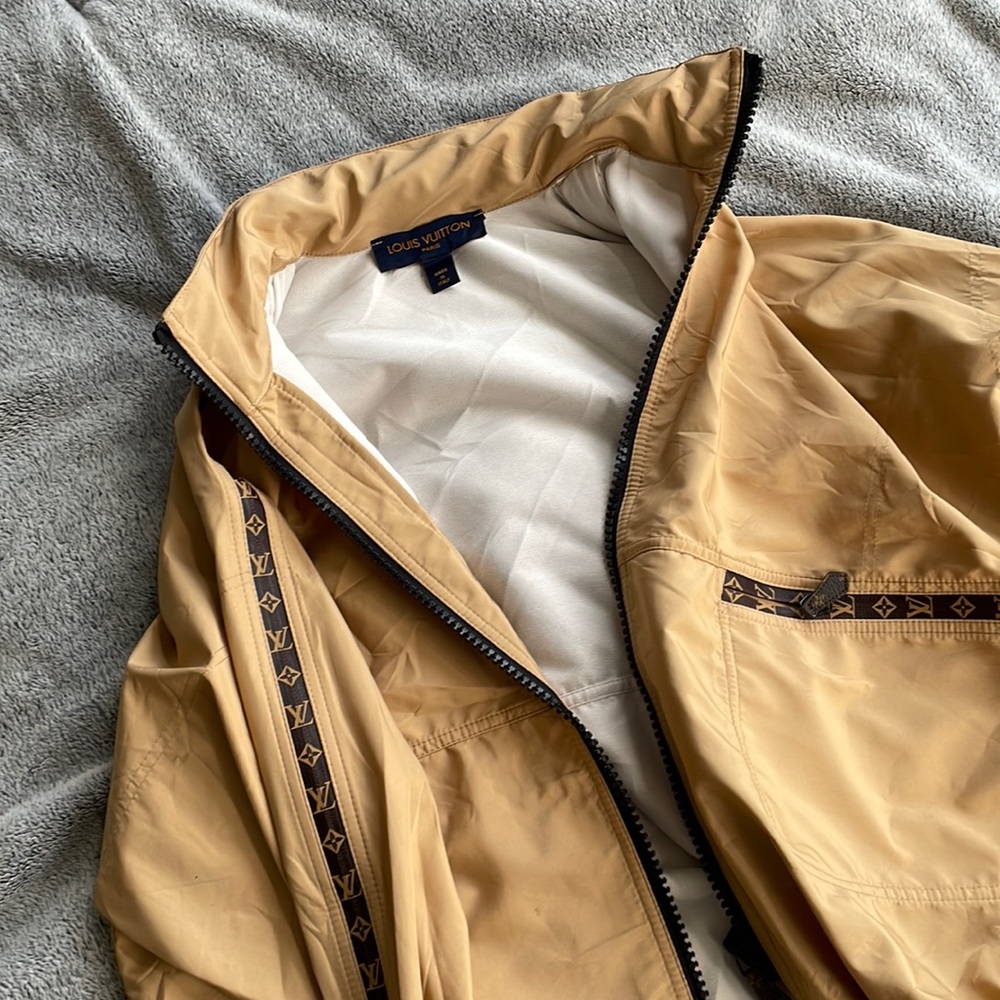 Reposhed. Worn once .. size is too big